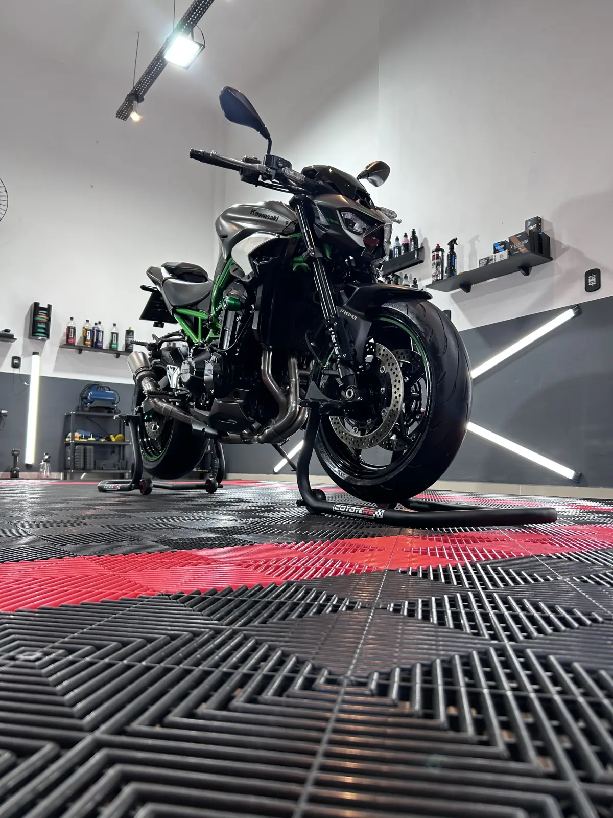 Kawasaki Z900 depois do detail no box da RTS Details